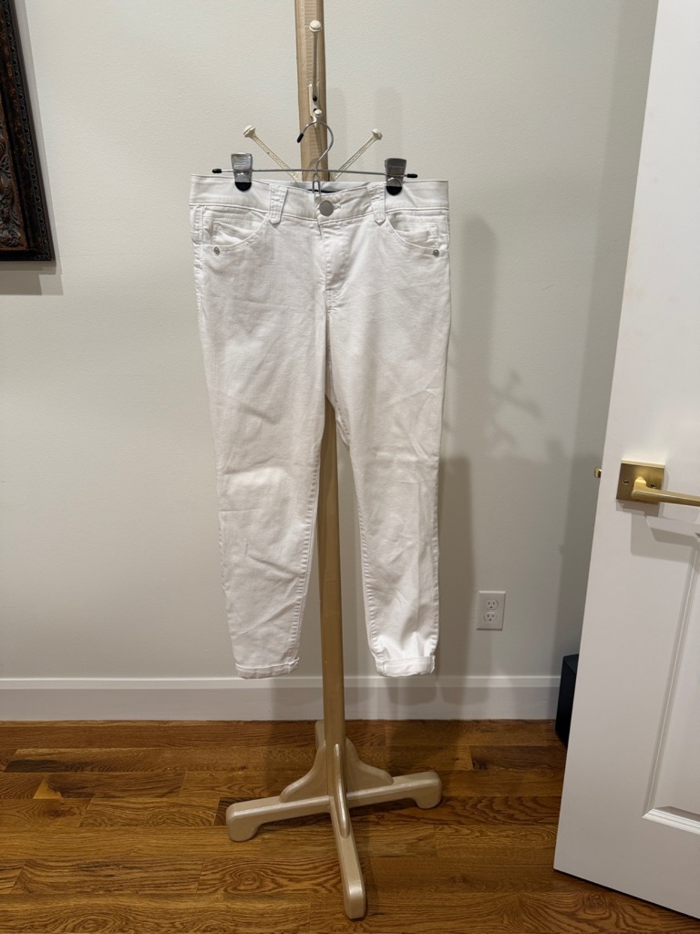 Democracy White Ankle Crop Slim Jeans